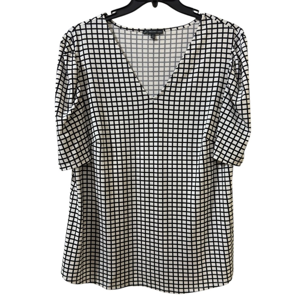 Adrianna Papell Black/White Plaid/Grid V-Neck Short Sleeve Plus size Blouse